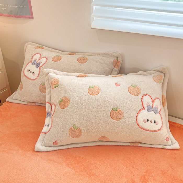 91家纺网 家纺一手货源 找家纺 川悦生活 2025新款立体雪花绒印花大床四件套系列一场景一 橘兔