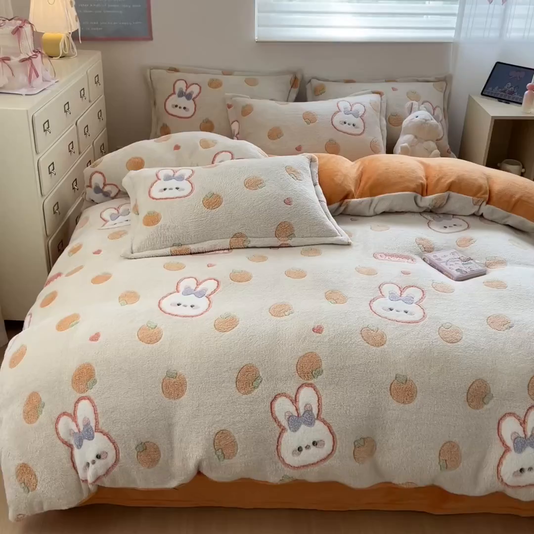 91家纺网 家纺一手货源 找家纺 川悦生活 2025新款立体雪花绒印花大床四件套系列一场景一 橘兔