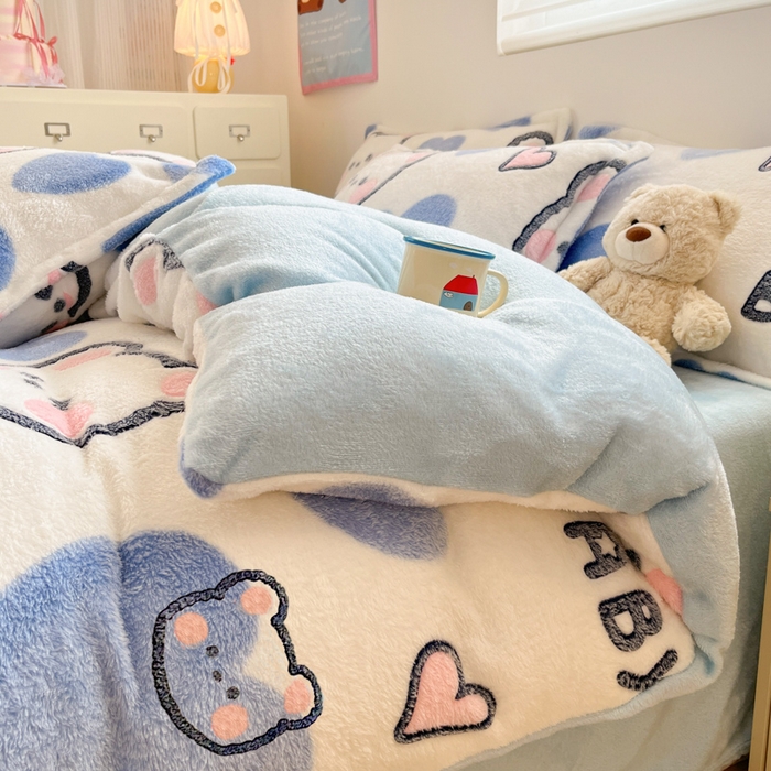 91家纺网 家纺一手货源 找家纺 川悦生活 2025新款立体雪花绒印花大床四件套系列一场景一 可爱熊