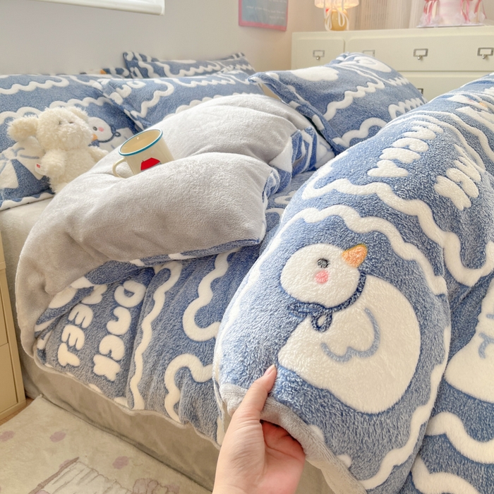 91家纺网 家纺一手货源 找家纺 川悦生活 2025新款立体雪花绒印花大床四件套系列一场景一 快乐鸭鸭