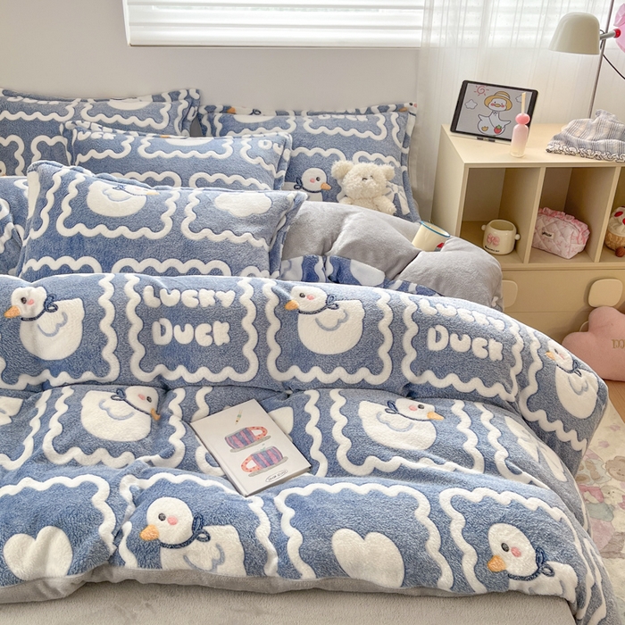 91家纺网 家纺一手货源 找家纺 川悦生活 2025新款立体雪花绒印花大床四件套系列一场景一 快乐鸭鸭