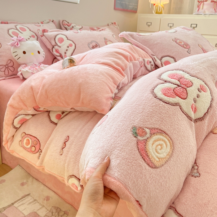 91家纺网 家纺一手货源 找家纺 川悦生活 2025新款立体雪花绒印花大床四件套系列一场景一 蜜语奶兔