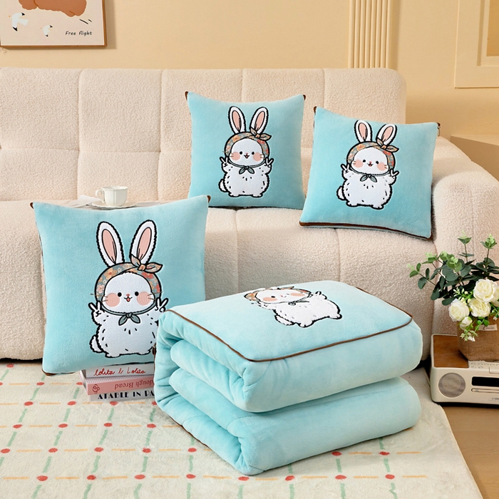 91家纺网 家纺一手货源 找家纺 （总）阳光依佰抱枕被 2025秋冬新款牛奶绒多功能抱枕被系列-大耳兔