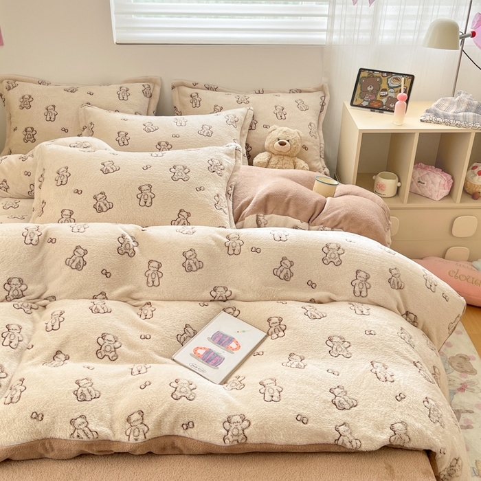 91家纺网 家纺一手货源 找家纺 川悦生活 2025新款立体雪花绒印花大床四件套系列一场景一 奶咖小熊