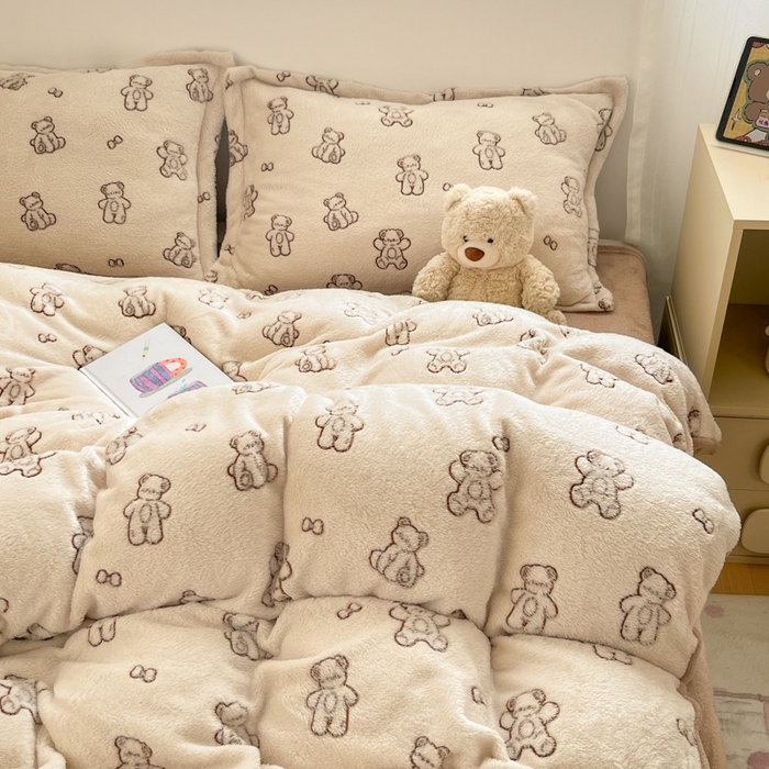 91家纺网 家纺一手货源 找家纺 川悦生活 2025新款立体雪花绒印花大床四件套系列一场景一 奶咖小熊