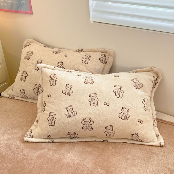 91家纺网 家纺一手货源 找家纺 川悦生活 2025新款立体雪花绒印花大床四件套系列一场景一 奶咖小熊