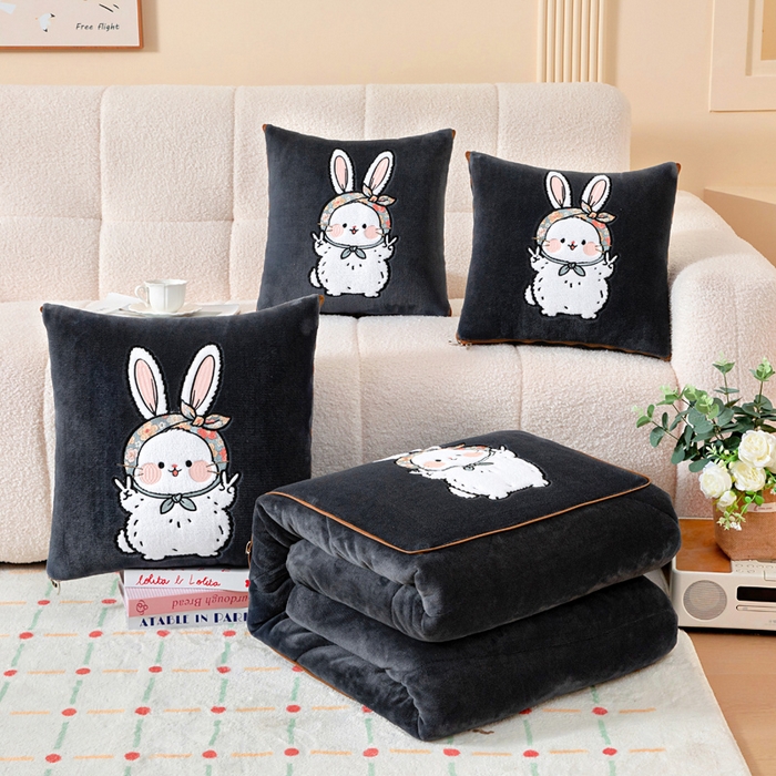 阳光依佰抱枕被 2025秋冬新款牛奶绒多功能抱枕被系列-大耳兔 大耳兔---神秘黑
