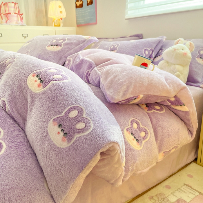 91家纺网 家纺一手货源 找家纺 川悦生活 2025新款立体雪花绒印花大床四件套系列一场景一 妮娜兔