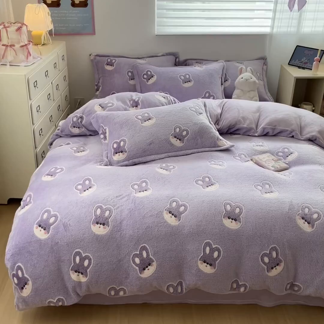 91家纺网 家纺一手货源 找家纺 川悦生活 2025新款立体雪花绒印花大床四件套系列一场景一 妮娜兔