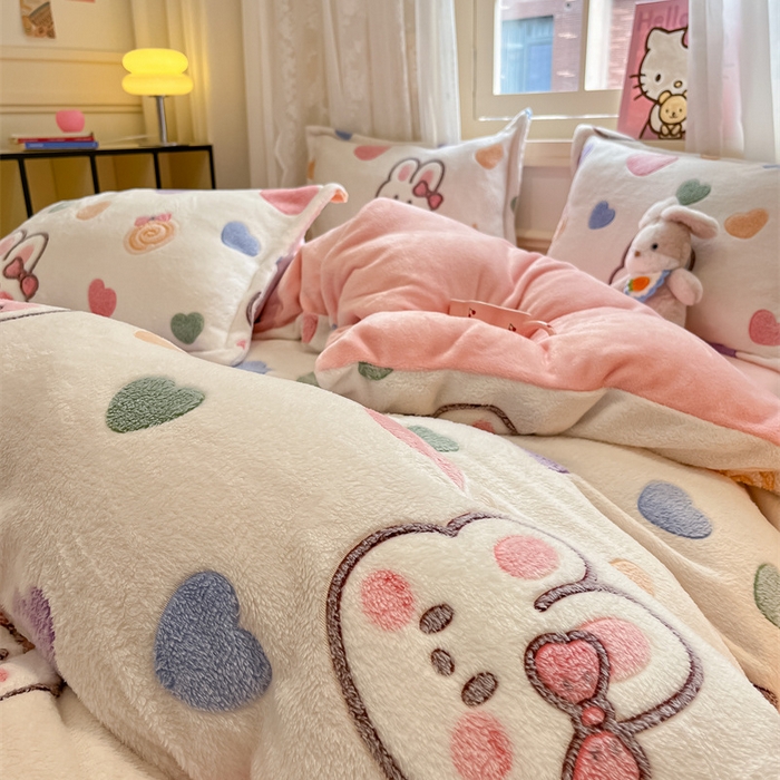 91家纺网 家纺一手货源 找家纺 川悦生活 2025新款立体雪花绒印花大床四件套系列一场景一 泡芙小兔