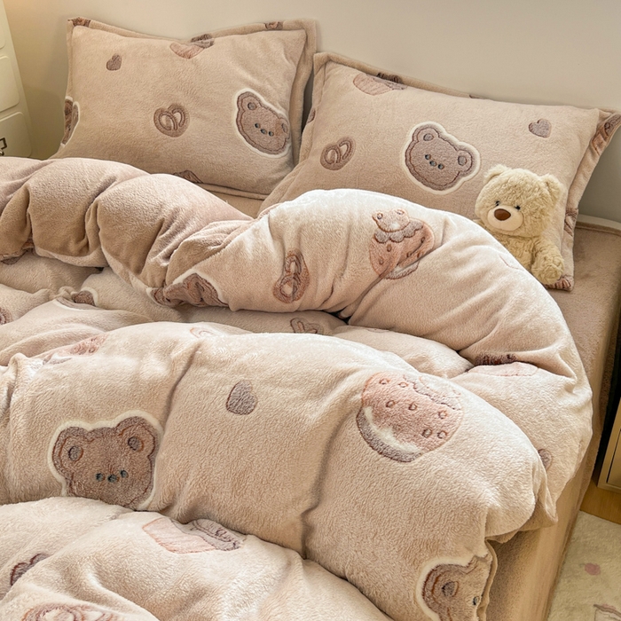 91家纺网 家纺一手货源 找家纺 川悦生活 2025新款立体雪花绒印花大床四件套系列一场景一 巧克力熊