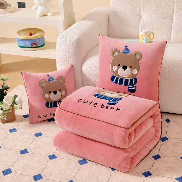 阳光依佰抱枕被 2025秋冬新款牛奶绒多功能抱枕被系列-抱抱熊 抱抱熊---西瓜红