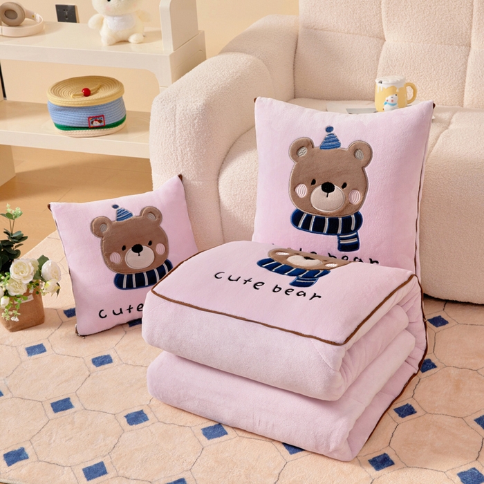 阳光依佰抱枕被 2025秋冬新款牛奶绒多功能抱枕被系列-抱抱熊 抱抱熊---樱花粉