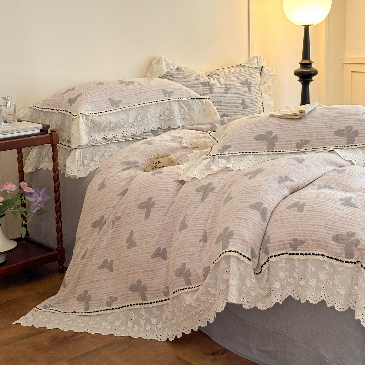 91家纺网 家纺一手货源 找家纺 淑女公社家纺 2025秋冬新款法式空气提花皱皱纱四件套-蝶舞 蝶舞 太空灰