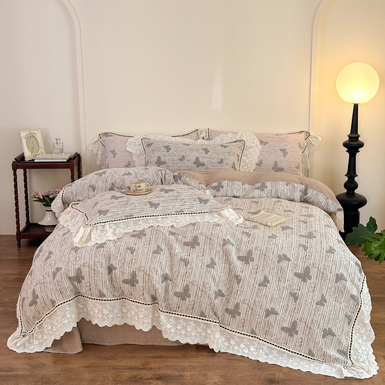 91家纺网 家纺一手货源 找家纺 淑女公社家纺 2025秋冬新款法式空气提花皱皱纱四件套-蝶舞 蝶舞 摩卡棕