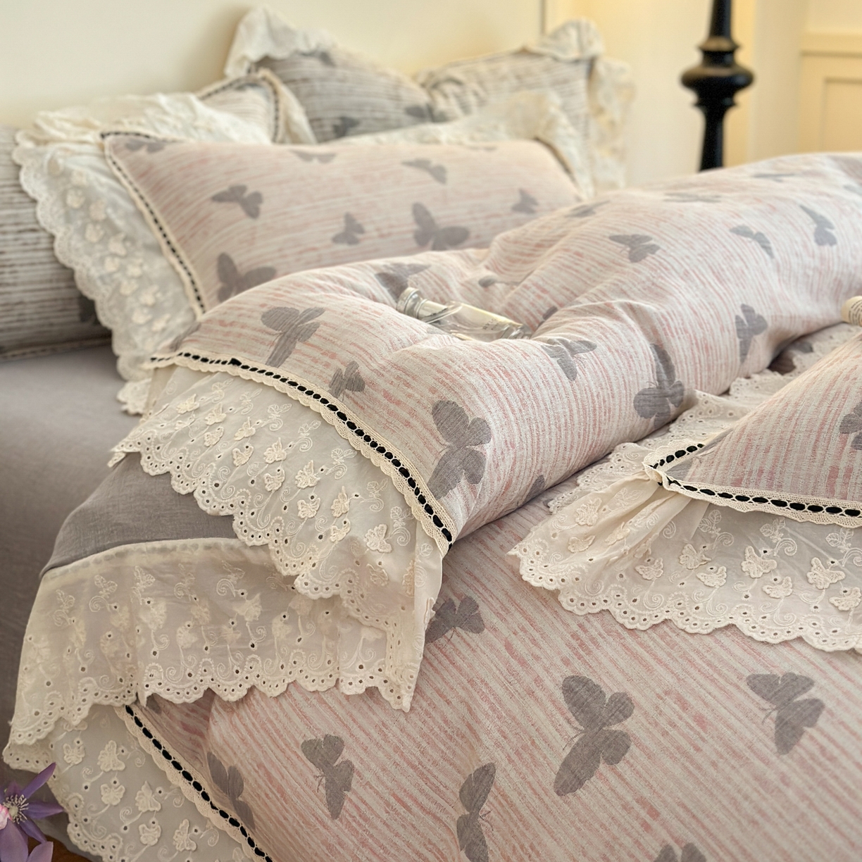 91家纺网 家纺一手货源 找家纺 淑女公社家纺 2025秋冬新款法式空气提花皱皱纱四件套-蝶舞 蝶舞 太空灰