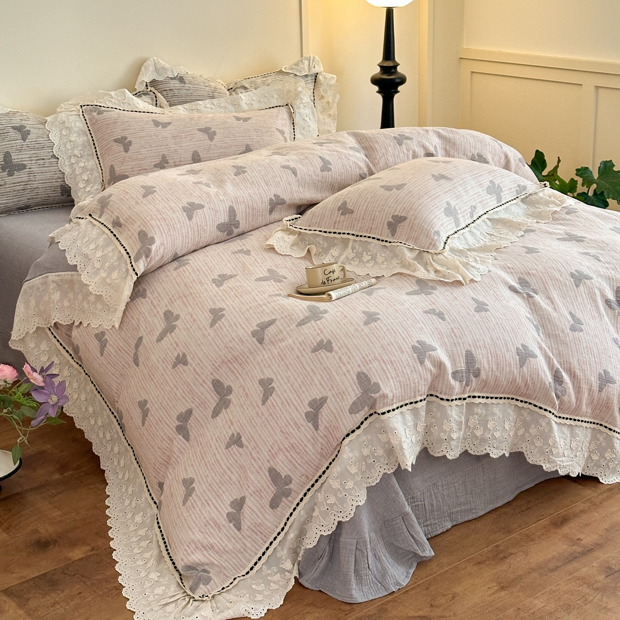 91家纺网 家纺一手货源 找家纺 淑女公社家纺 2025秋冬新款法式空气提花皱皱纱四件套-蝶舞 蝶舞 太空灰