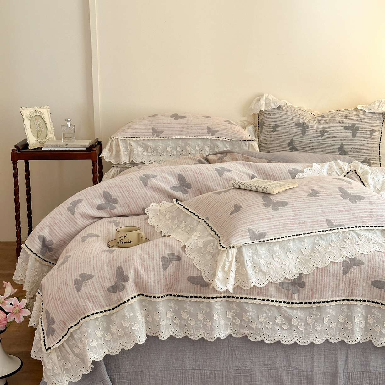 91家纺网 家纺一手货源 找家纺 淑女公社家纺 2025秋冬新款法式空气提花皱皱纱四件套-蝶舞 蝶舞 太空灰