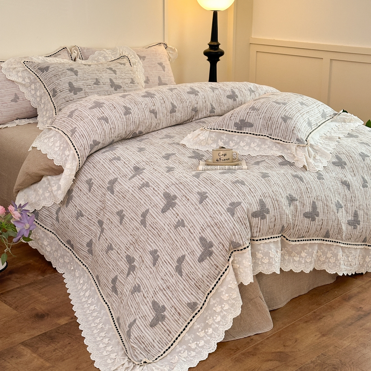 91家纺网 家纺一手货源 找家纺 淑女公社家纺 2025秋冬新款法式空气提花皱皱纱四件套-蝶舞 蝶舞 摩卡棕