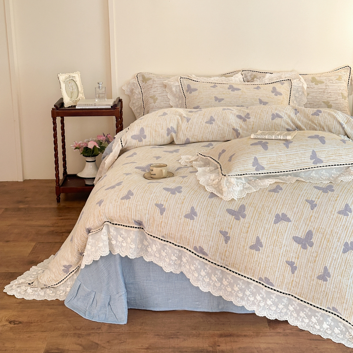 91家纺网 家纺一手货源 找家纺 淑女公社家纺 2025秋冬新款法式空气提花皱皱纱四件套-蝶舞 蝶舞 静谧蓝