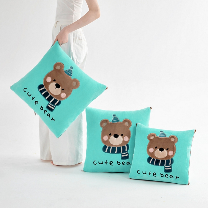 91家纺网 家纺一手货源 找家纺 （总）阳光依佰抱枕被 2025秋冬新款牛奶绒多功能抱枕被系列-抱抱熊