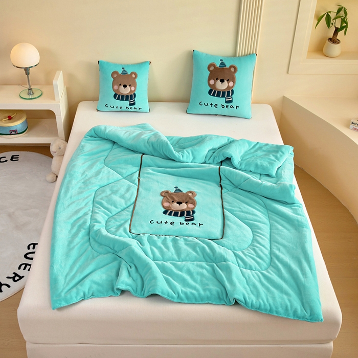 91家纺网 家纺一手货源 找家纺 （总）阳光依佰抱枕被 2025秋冬新款牛奶绒多功能抱枕被系列-抱抱熊