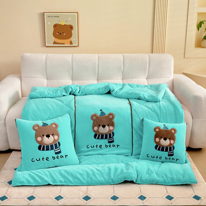 91家纺网 家纺一手货源 找家纺 （总）阳光依佰抱枕被 2025秋冬新款牛奶绒多功能抱枕被系列-抱抱熊