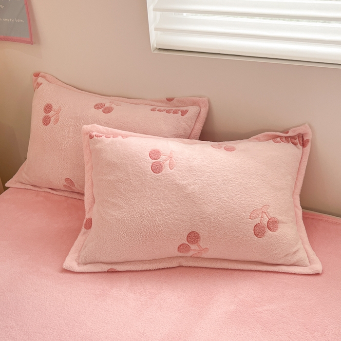 91家纺网 家纺一手货源 找家纺 川悦生活 【提供买家秀】2025新款立体雪花绒印花大床四件套系列一场景一 ins樱桃