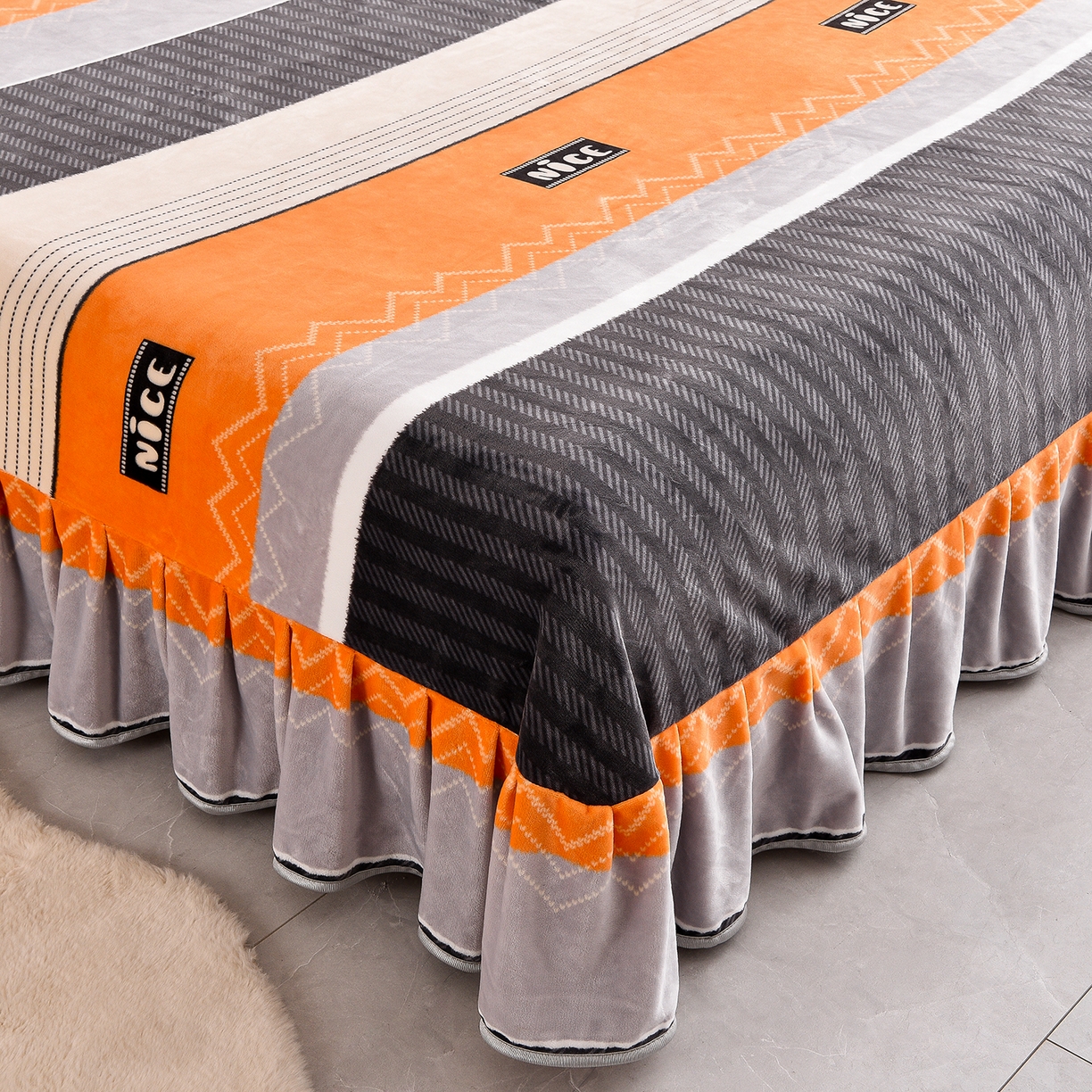 91家纺网 家纺一手货源 找家纺 博兰蒂 2025新款床裙款高克重牛奶绒印花四件套 爵士格调