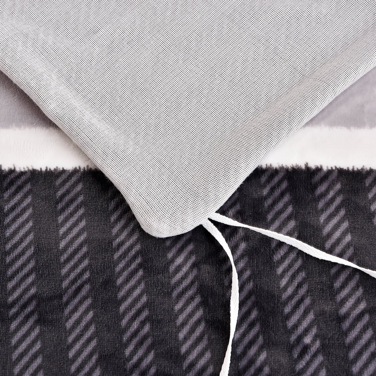 91家纺网 家纺一手货源 找家纺 博兰蒂 2025新款床裙款高克重牛奶绒印花四件套 爵士格调