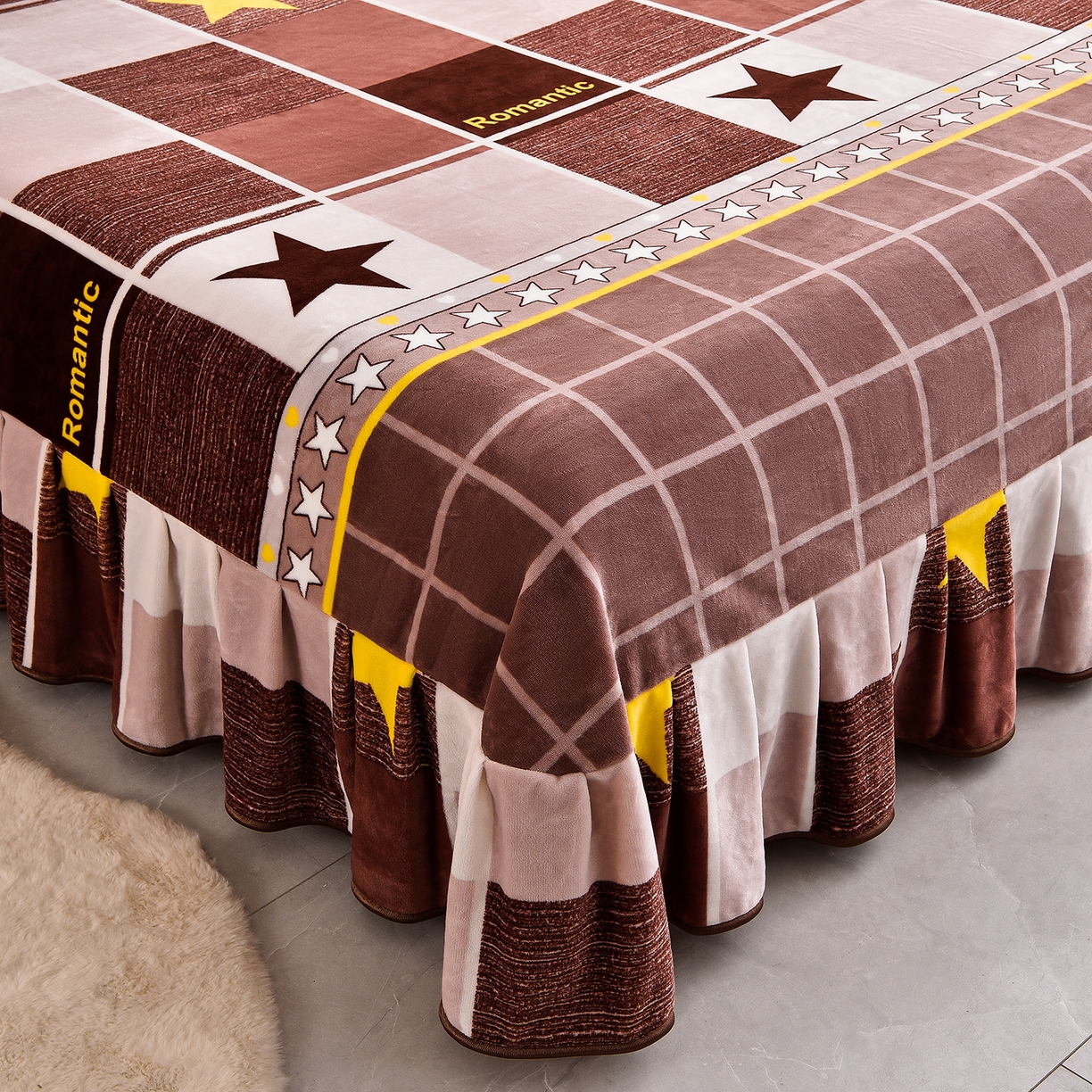 91家纺网 家纺一手货源 找家纺 博兰蒂 2025新款床裙款高克重牛奶绒印花四件套 浪漫之星