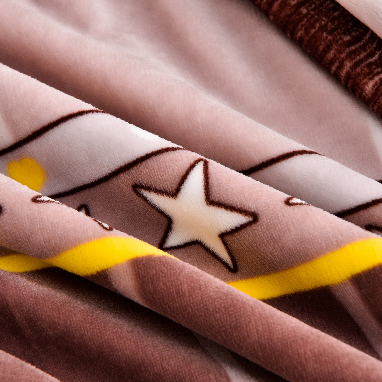 91家纺网 家纺一手货源 找家纺 博兰蒂 2025新款床裙款高克重牛奶绒印花四件套 浪漫之星