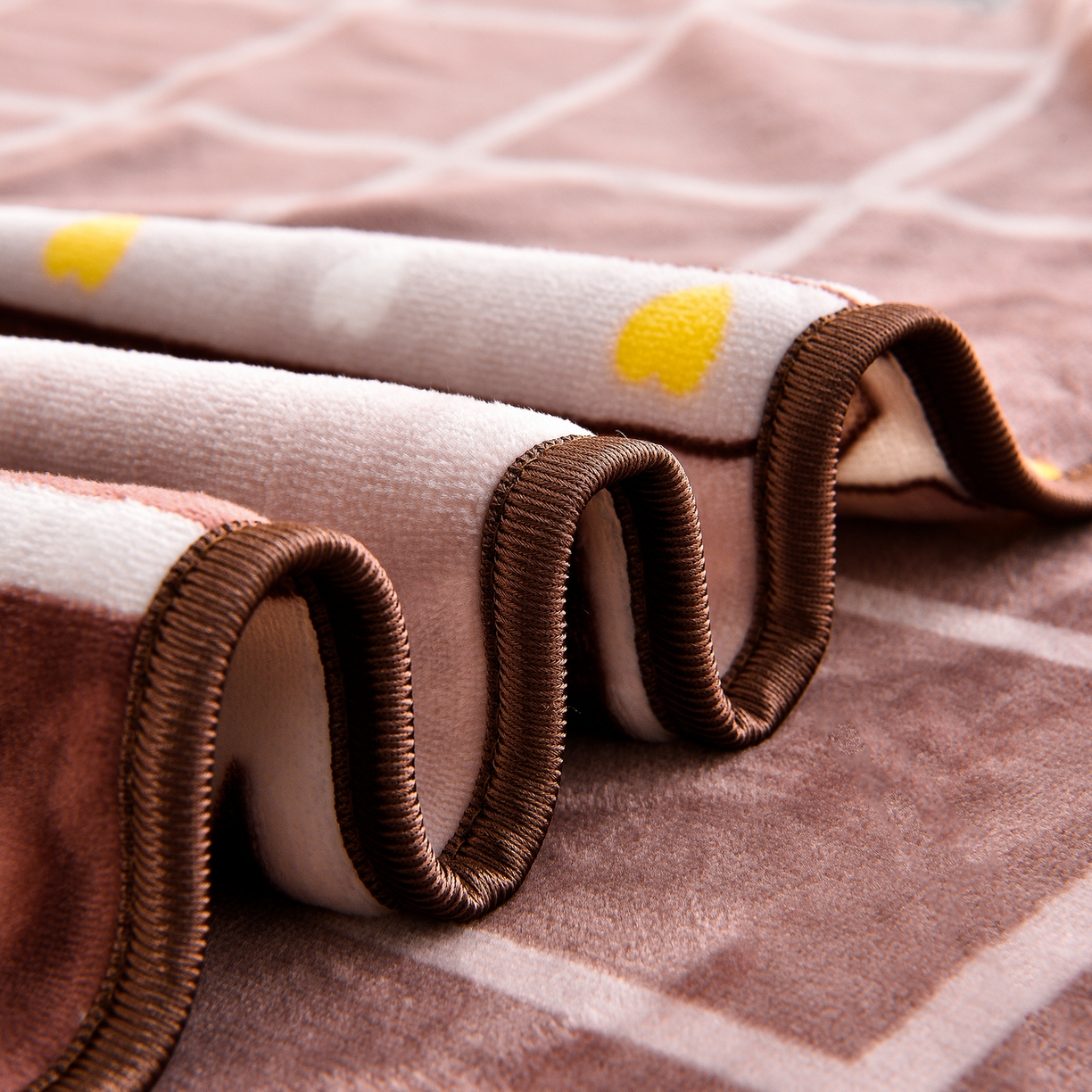 91家纺网 家纺一手货源 找家纺 博兰蒂 2025新款床裙款高克重牛奶绒印花四件套 浪漫之星