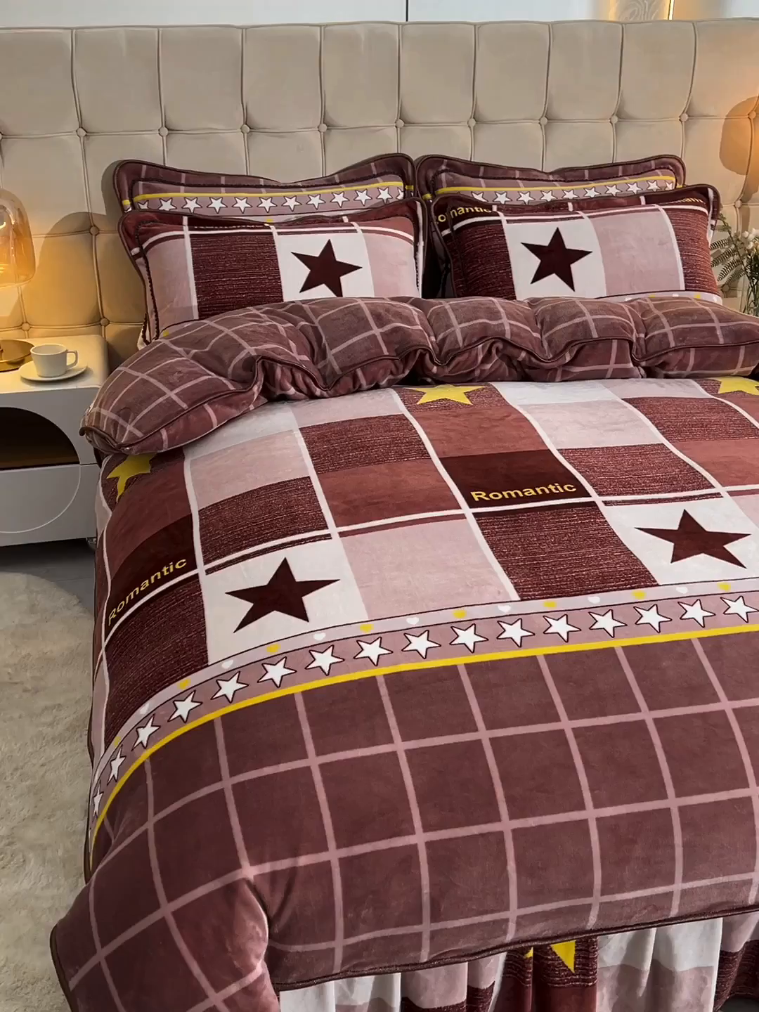 91家纺网 家纺一手货源 找家纺 博兰蒂 2025新款床裙款高克重牛奶绒印花四件套 浪漫之星