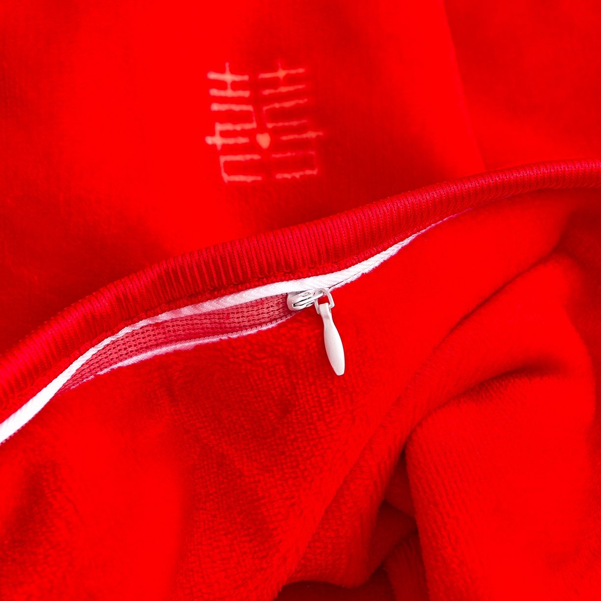 91家纺网 家纺一手货源 找家纺 博兰蒂 2025新款床裙款高克重牛奶绒印花四件套 同心结