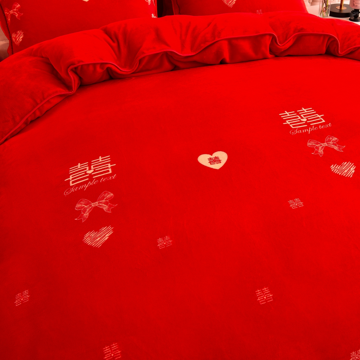 91家纺网 家纺一手货源 找家纺 博兰蒂 2025新款床裙款高克重牛奶绒印花四件套 同心结