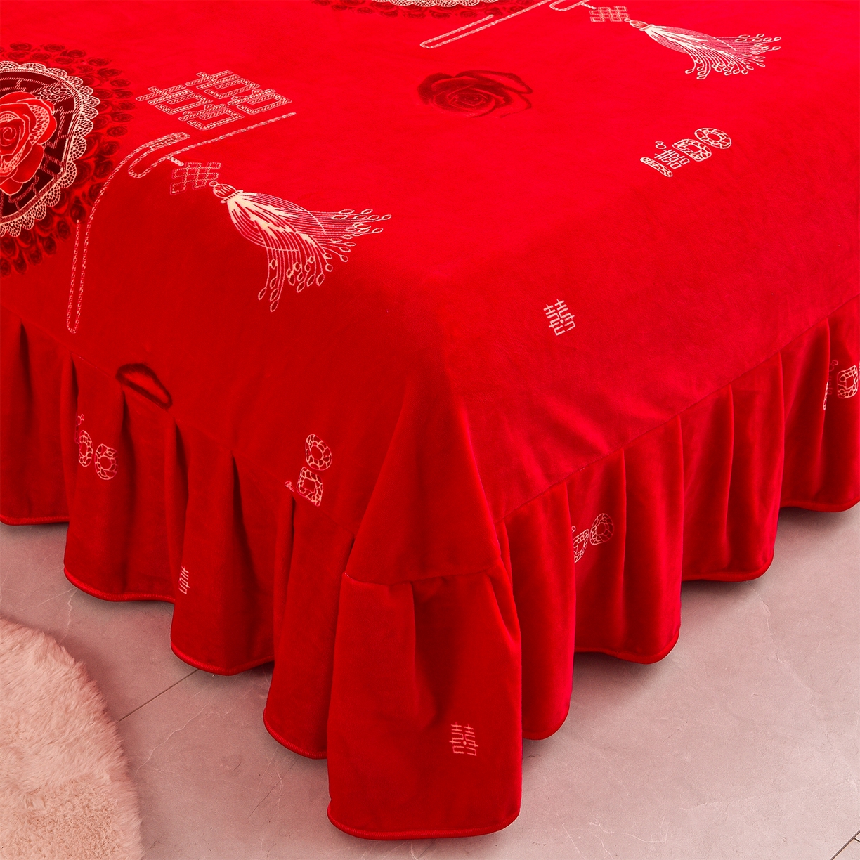 91家纺网 家纺一手货源 找家纺 博兰蒂 2025新款床裙款高克重牛奶绒印花四件套 喜结良缘