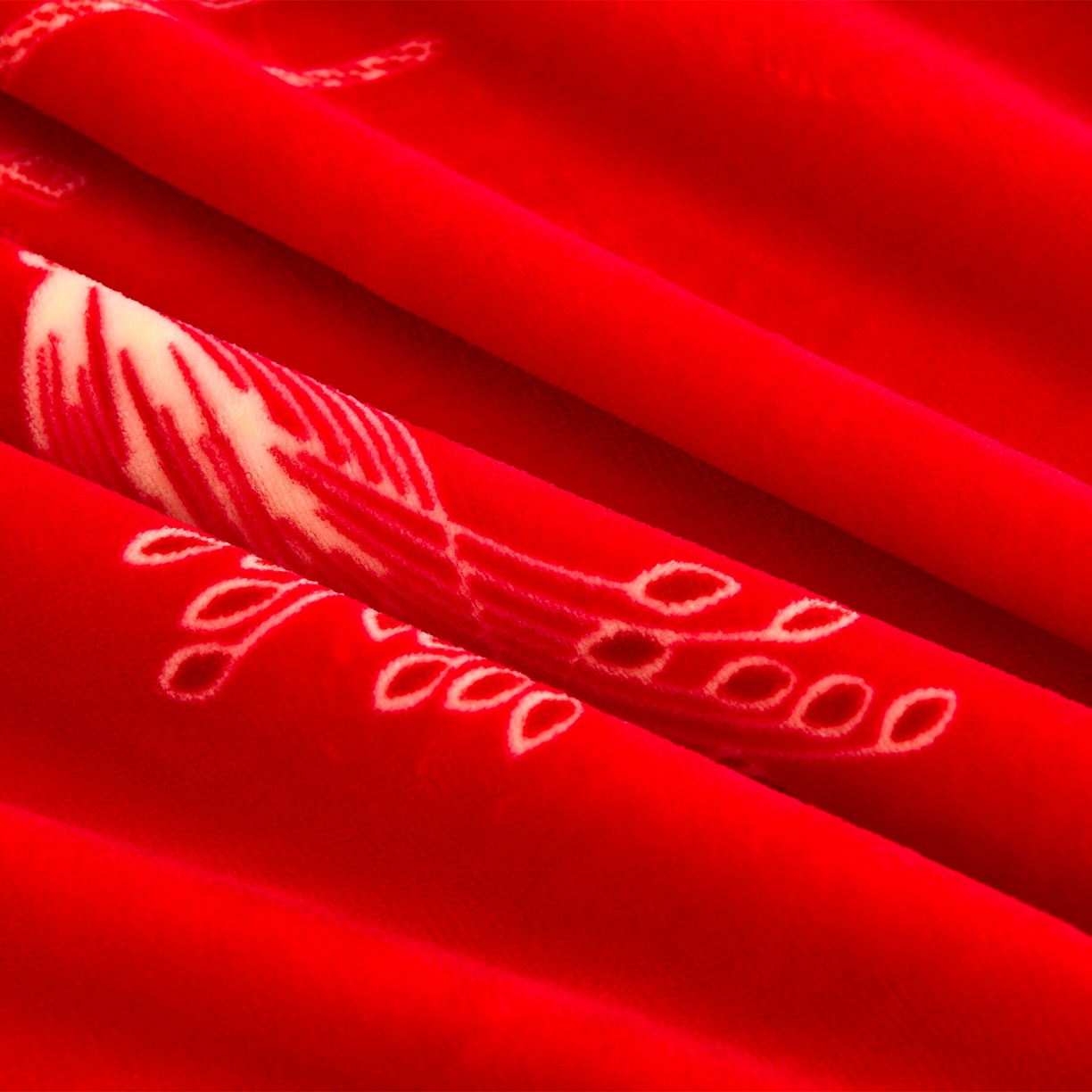 91家纺网 家纺一手货源 找家纺 博兰蒂 2025新款床裙款高克重牛奶绒印花四件套 喜结良缘