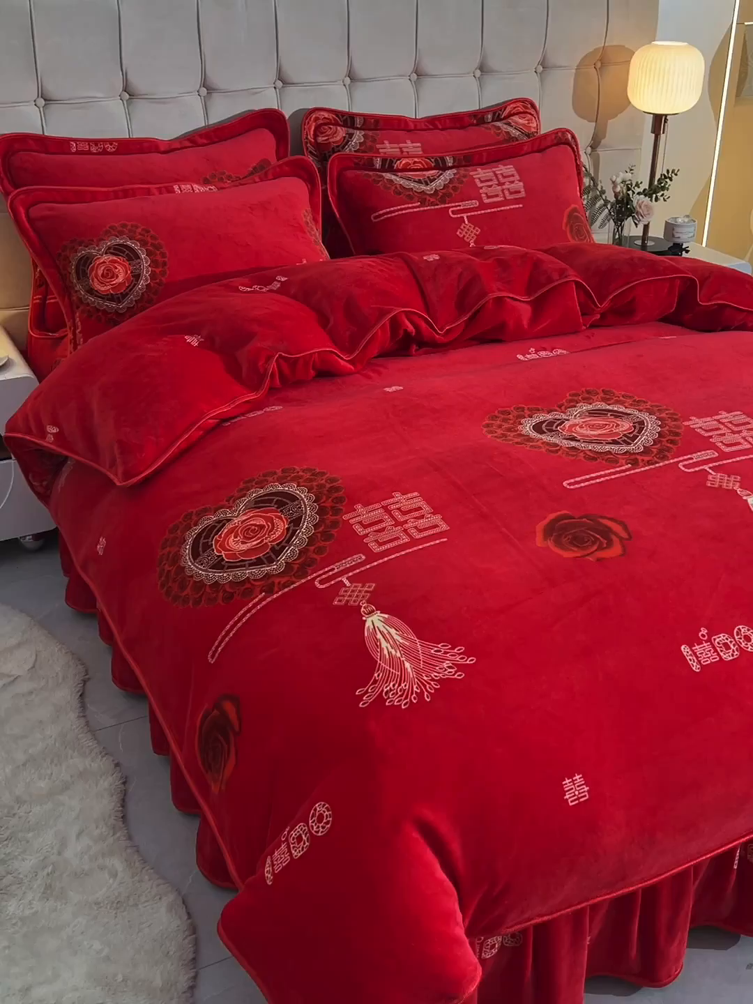 91家纺网 家纺一手货源 找家纺 博兰蒂 2025新款床裙款高克重牛奶绒印花四件套 喜结良缘