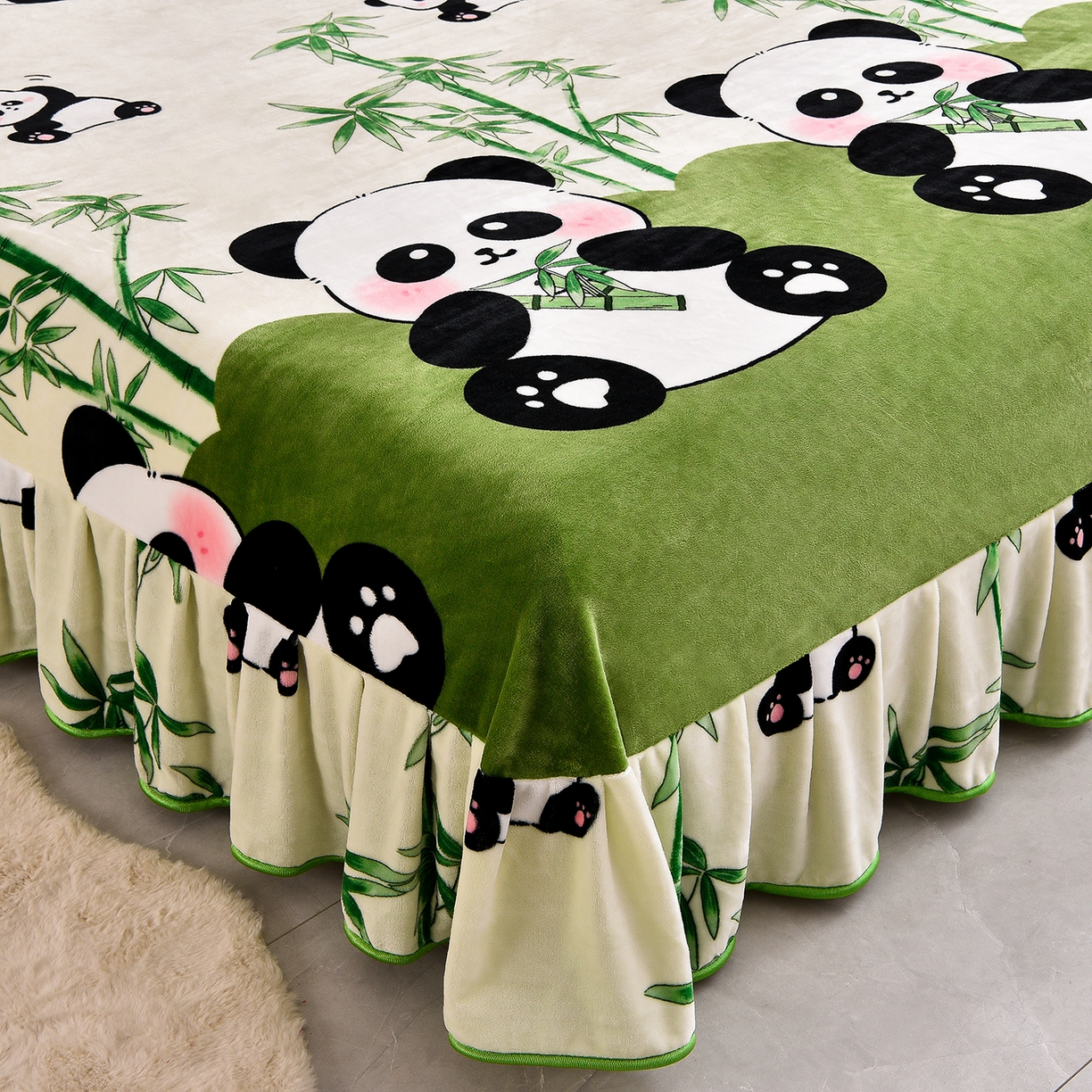 91家纺网 家纺一手货源 找家纺 博兰蒂 2025新款床裙款高克重牛奶绒印花四件套 熊猫-绿