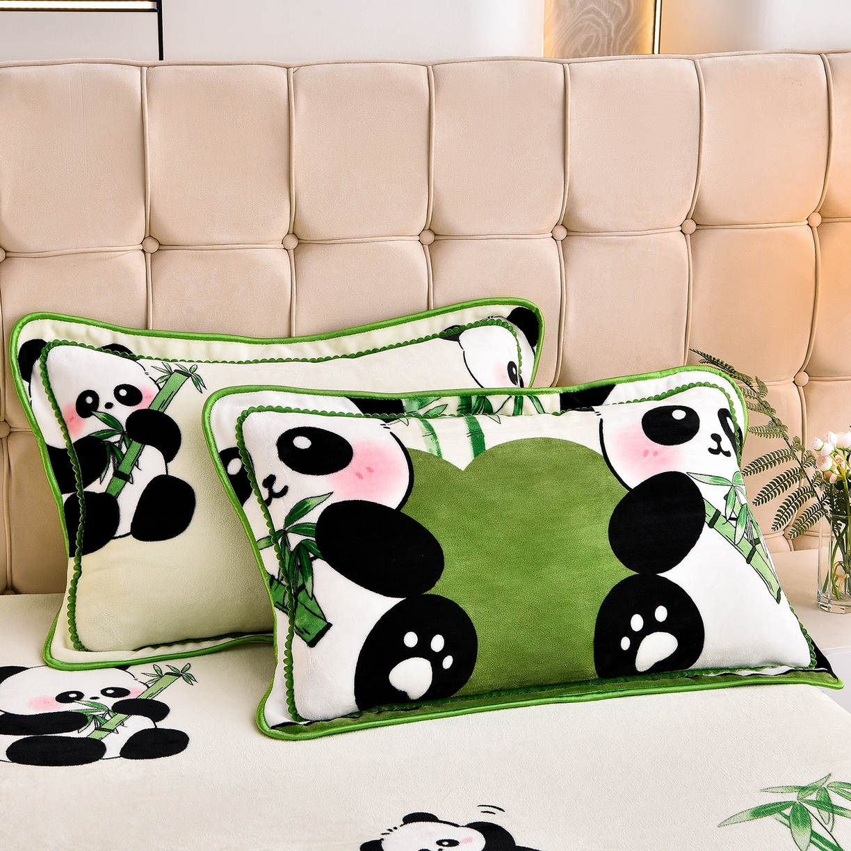 91家纺网 家纺一手货源 找家纺 博兰蒂 2025新款床裙款高克重牛奶绒印花四件套 熊猫-绿