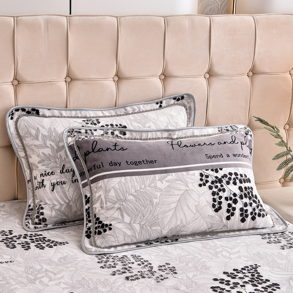 91家纺网 家纺一手货源 找家纺 博兰蒂 2025新款床裙款高克重牛奶绒印花四件套 叶语