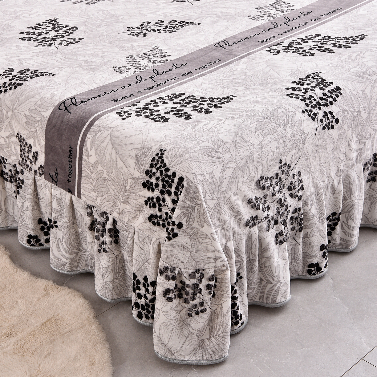 91家纺网 家纺一手货源 找家纺 博兰蒂 2025新款床裙款高克重牛奶绒印花四件套 叶语