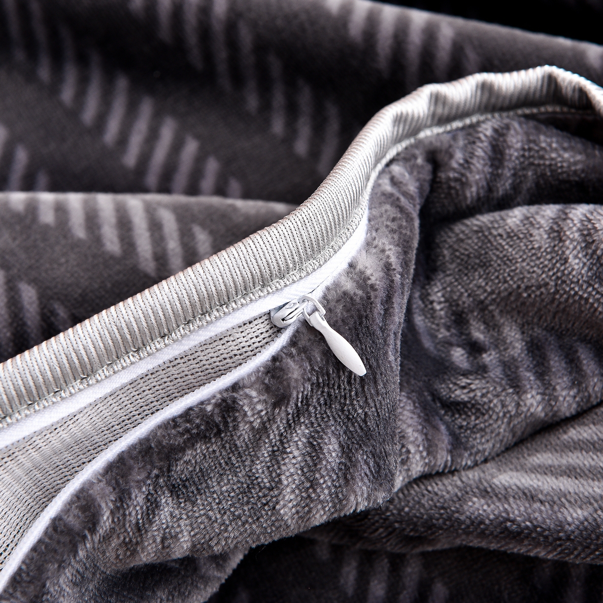 91家纺网 家纺一手货源 找家纺 （总）博兰蒂 2025新款床裙款高克重牛奶绒印花单被套