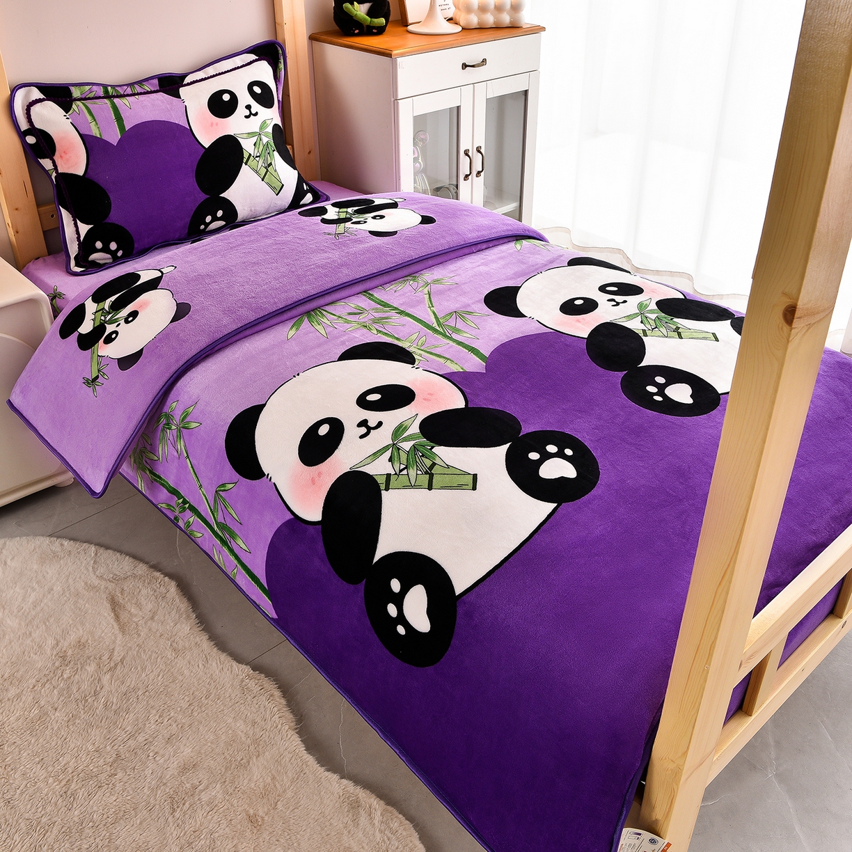 91家纺网 家纺一手货源 找家纺 （总）博兰蒂 2025新款床裙款高克重牛奶绒印花学生三件套