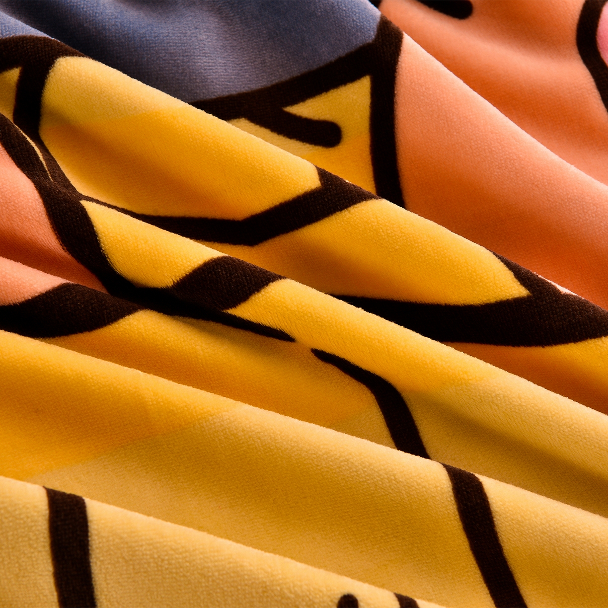 91家纺网 家纺一手货源 找家纺 博兰蒂 2025新款床裙款高克重牛奶绒印花学生三件套 卡皮巴拉