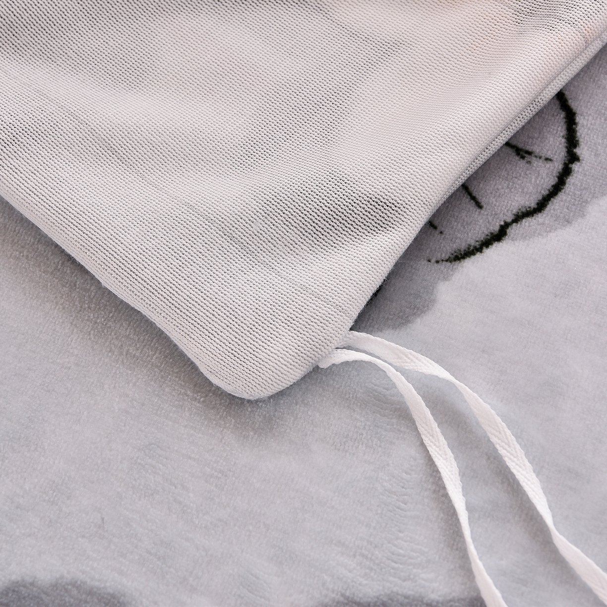 91家纺网 家纺一手货源 找家纺 博兰蒂 2025新款床裙款高克重牛奶绒印花学生三件套 春花秋拾