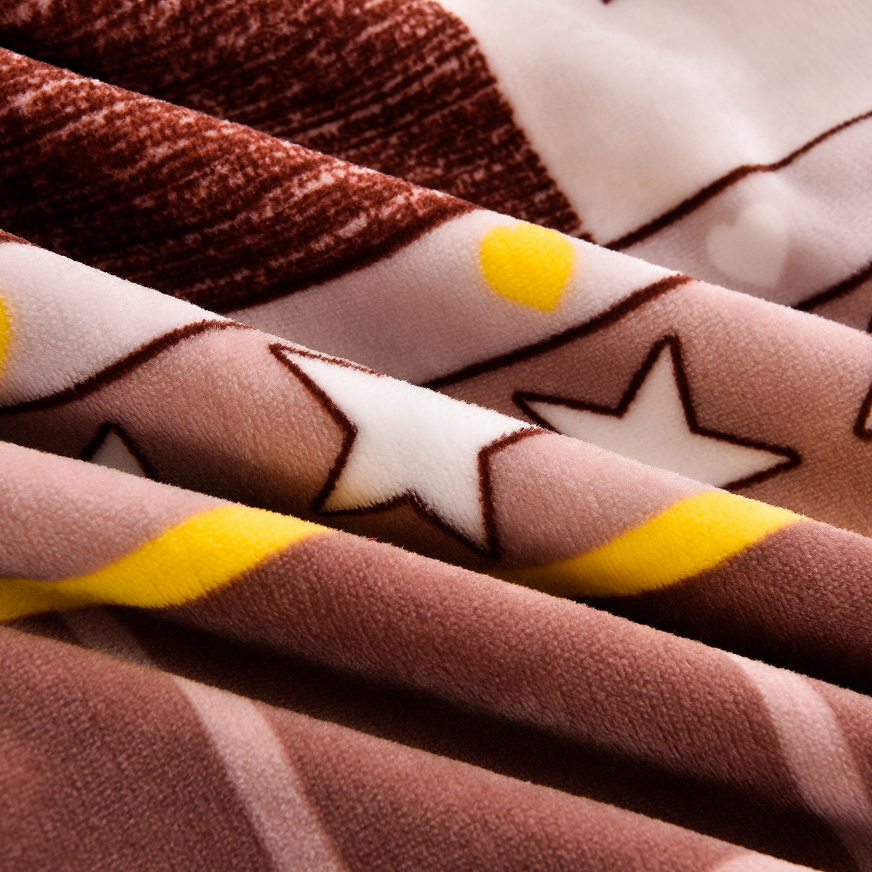 91家纺网 家纺一手货源 找家纺 博兰蒂 2025新款床裙款高克重牛奶绒印花学生三件套 浪漫之星