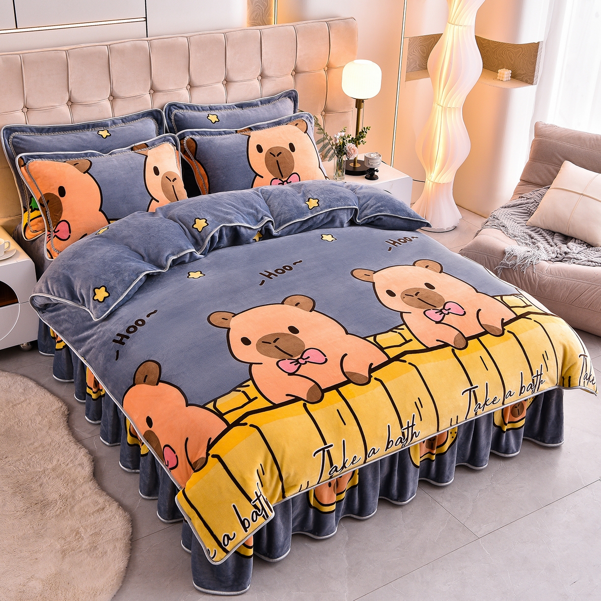 91家纺网 家纺一手货源 找家纺 博兰蒂 2025新款床裙款高克重牛奶绒印花单被套 卡皮巴拉