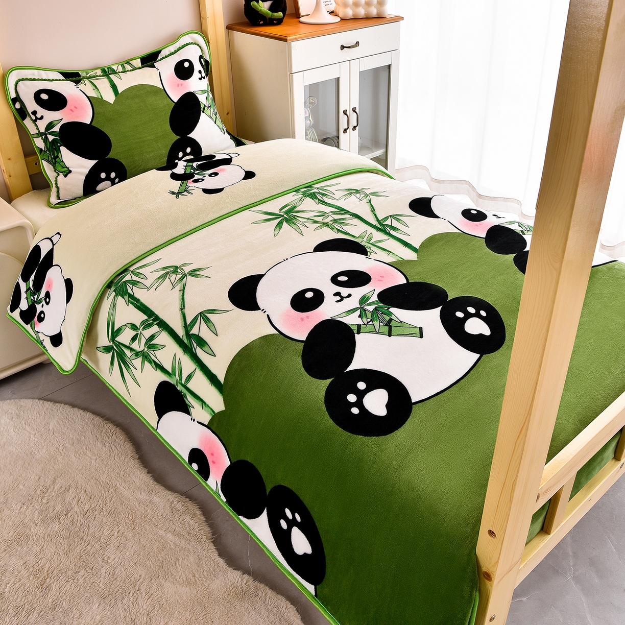 博兰蒂 2025新款床裙款高克重牛奶绒印花学生三件套 熊猫-绿